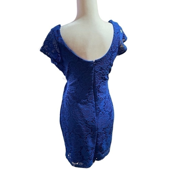 Snap Floral Crochet
Lace Mini Dress Size Large, Zip Back - Picture 6 of 15